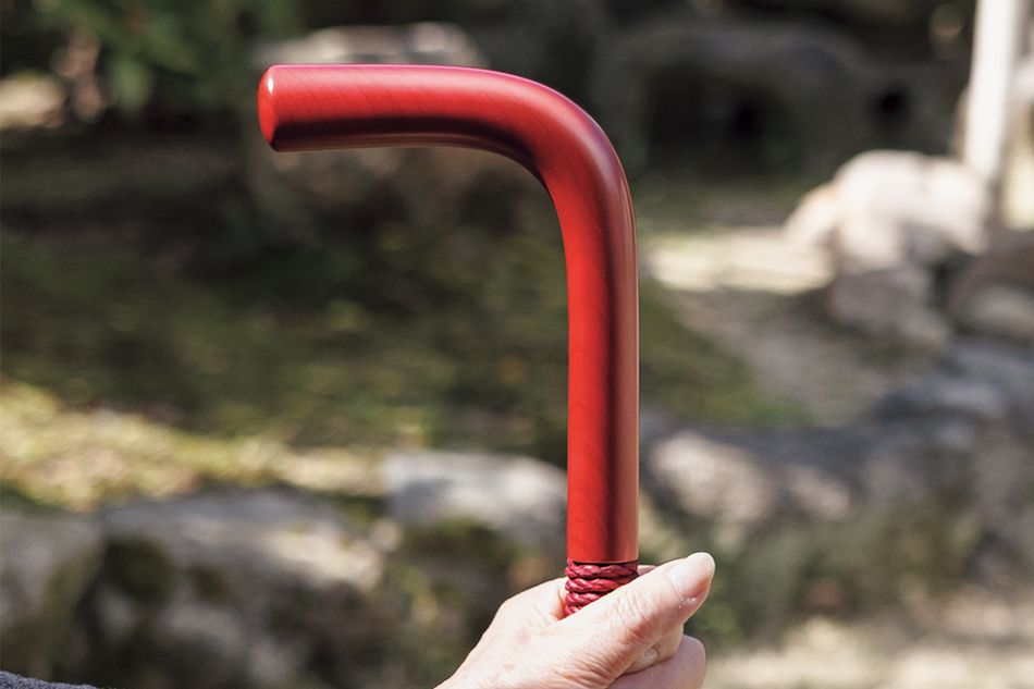 ミラノ拠点のデザイナー・武内経至さんが手がける杖　機能美が光ります