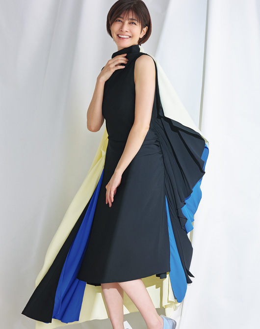 内田有紀さんが着こなす最新トップメゾン～ロエベ／2026年春夏パリ