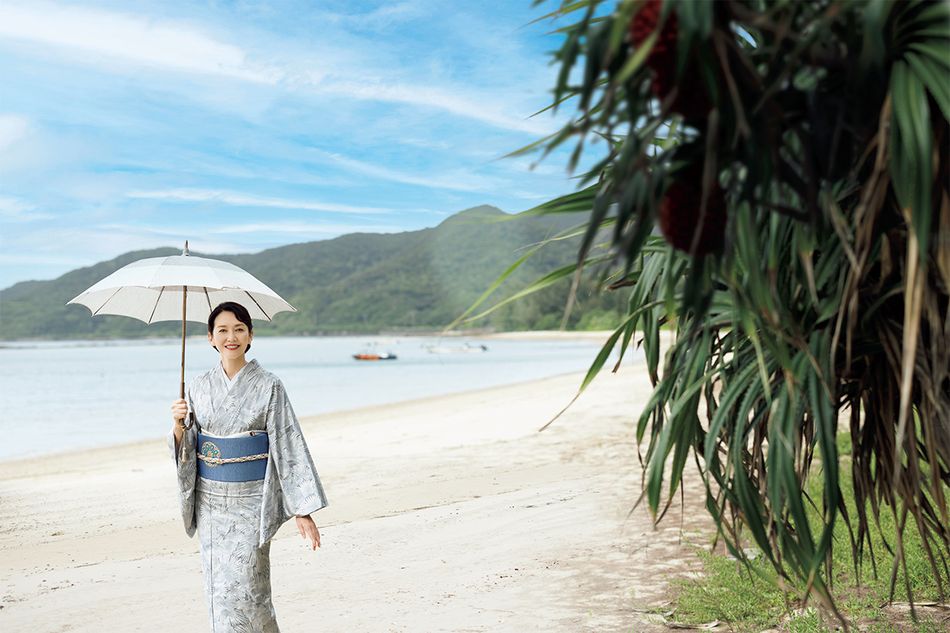 大島紬の故郷を訪ねる旅へ【前編】 賀来千香子さんとともに楽しむ大島紬の魅力