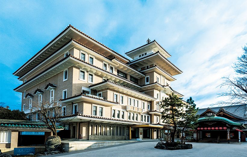 19世紀初頭の西洋建築洋式に和の意匠を取り入れた弥栄会館（1936年竣工）は、劇場建築の名手と謳われた木村得三郎（大林組）が設計。フランク・ロイド・ライトが手がけた帝国ホテル2代目本館（1923年竣工）とは時代が近い。今回建物の再生を進める中で、それぞれで使われていたテラコッタが同じ生産地のものであったなど、共通点が見つかったという。