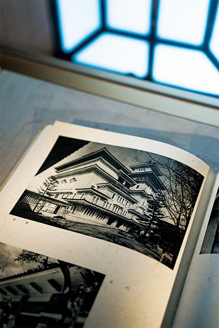 本棟1階に弥栄会館時代の資料を展示。当時の写真からも、帝国ホテル 京都が弥栄会館の外観を忠実に受け継いでいることがわかる。