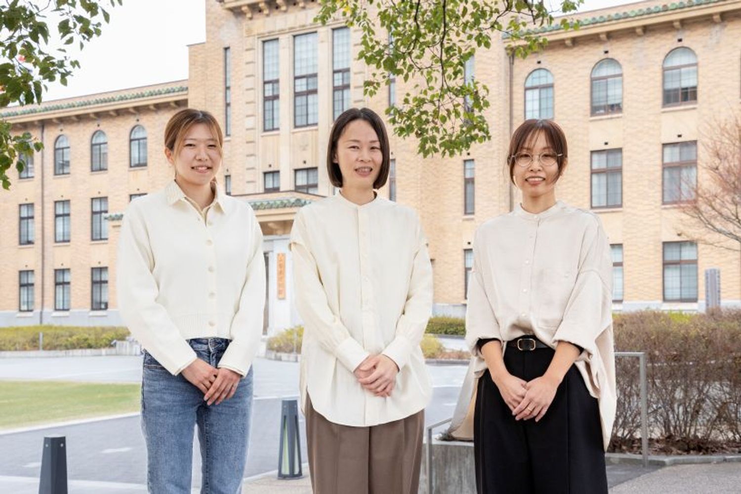 左から一ノ関さん、大城さん、曲淵さん。新井さんも含めて、山梨のジュエリー界を担う若い世代です。