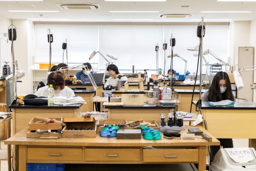 実技から座学まで学ぶことはたくさん。取材に伺った1月は、3年生が卒業制作の追い込みをかけている時期でした。