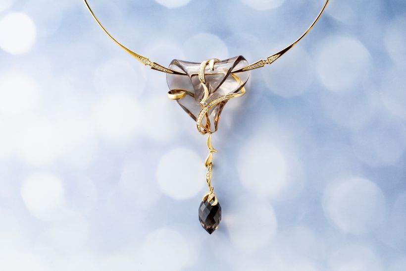 センターピースはなんとスモーキークオーツ。