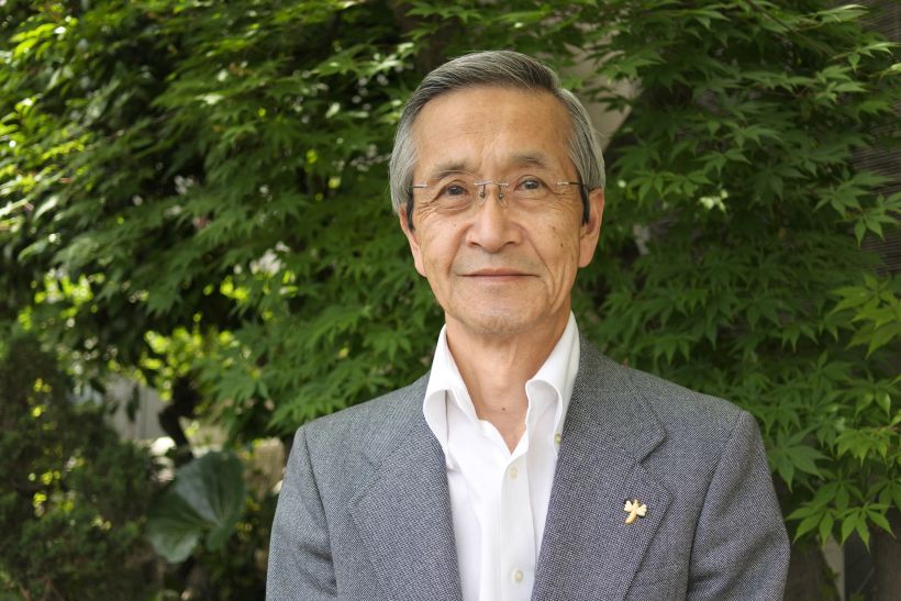 飯野一朗校長は、彫金作家の第一人者。