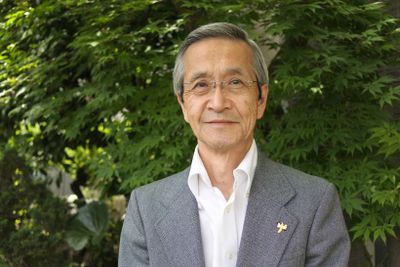 飯野一朗校長は、彫金作家の第一人者。