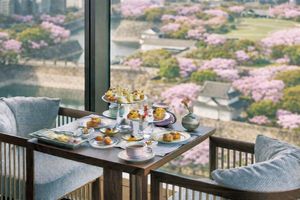 大阪城の桜を望みながら至福のティータイムを。パティーナ大阪「にじり」