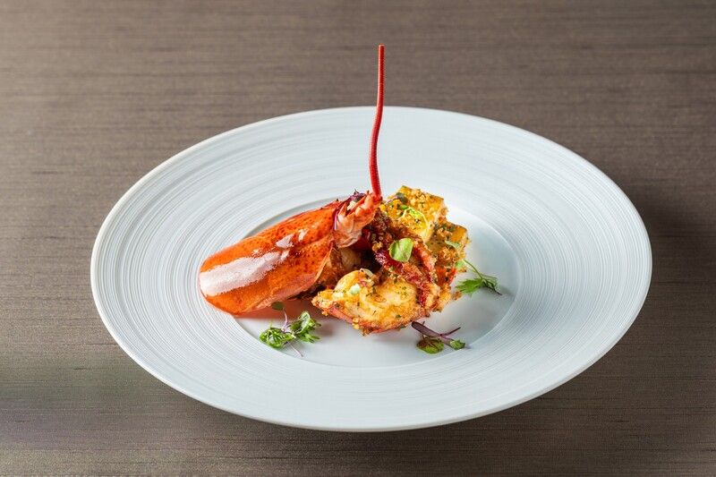 「オマール海老 餅 キヌアの中国味噌炒め」 。