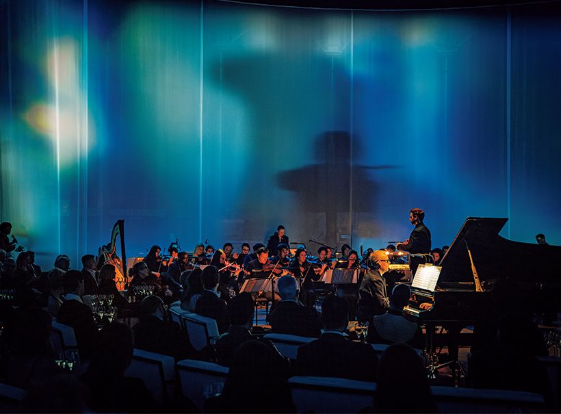 作曲家、ピアニストであるマックス・リヒター氏の音楽は反復と持続で音を重ね、聴く者の時間感覚に静かに働きか ける。音の響きが広がるほどアロマと味わいも移ろい、アッサンブラージュ（ブレンド）が生む重なりが体感できる。