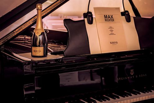 [クリュッグ] マックス・リヒター氏、ロンドンでの初演の一夜。シャンパーニュと音楽が紡ぐ、五感に響く物語