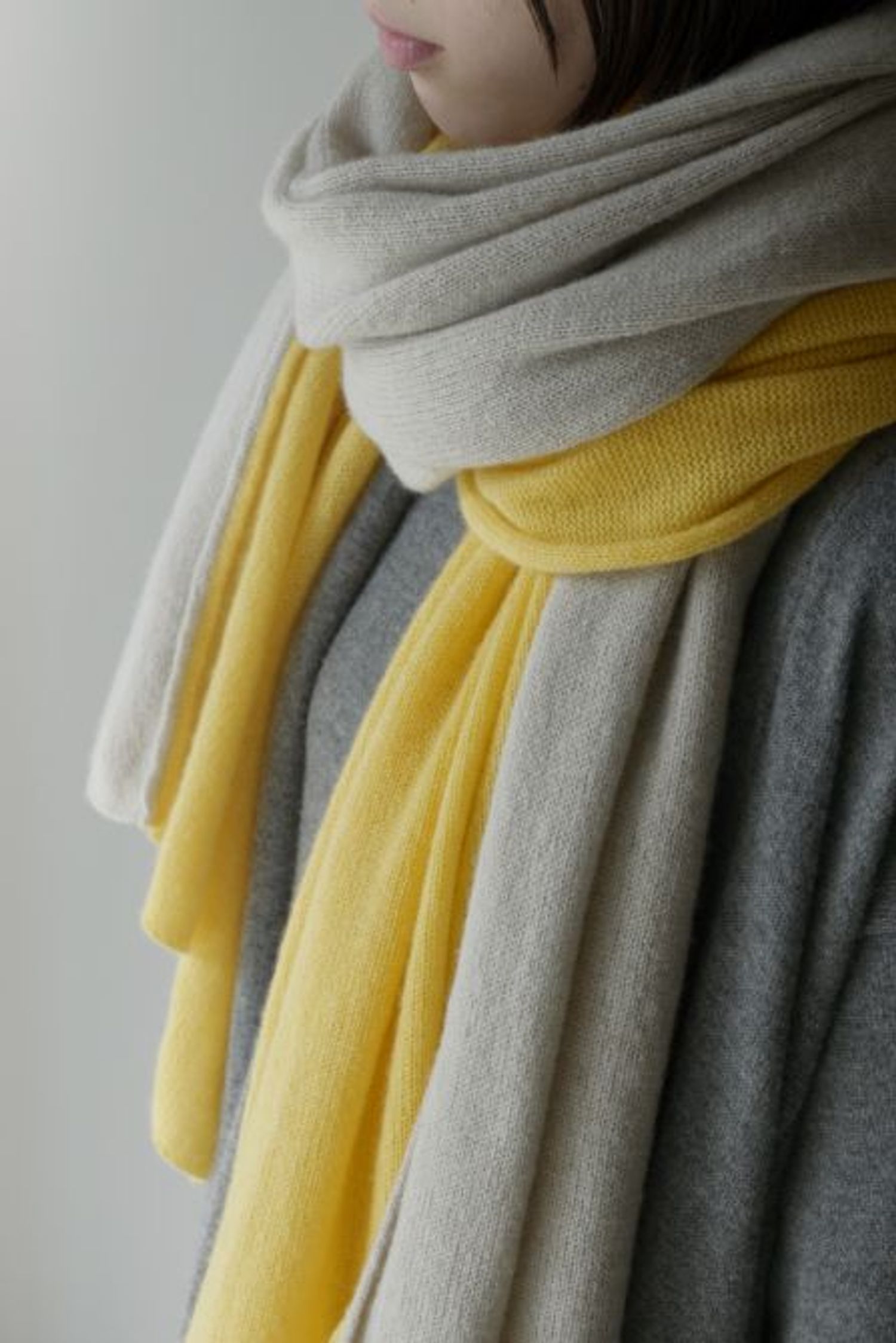 「ストール イエロー×ライトグレー」（6万500円）。