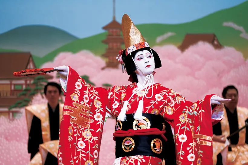 劇中で『京鹿子娘二人道成寺（きょうかのこむすめににんどうじょうじ）』を踊る喜久雄（吉沢亮さん）。