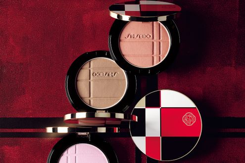 城戸真亜子さんが「SHISEIDO」のフェイスカラーをお試し。仕上がりからデザインまでブランド哲学を実感