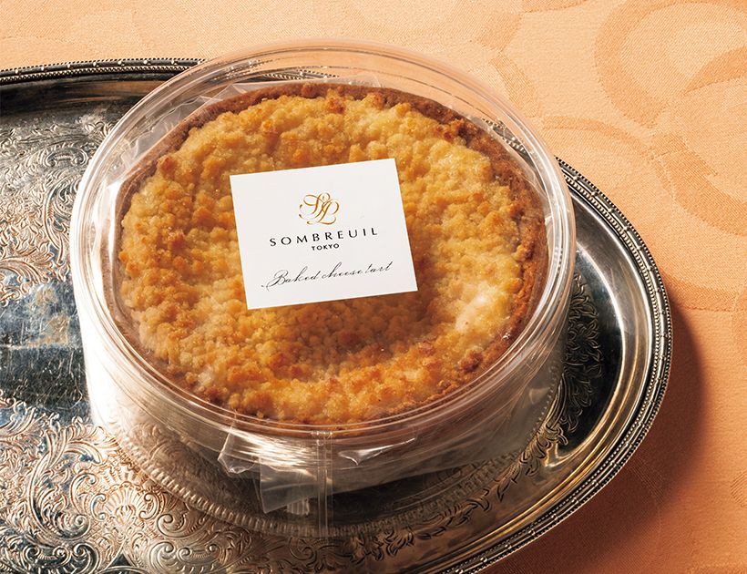 「TableCheck」から事前にテイクアウトの予約が可能で、受け取りは店頭のみ。「Baked cheese tart ラムレザン」2500円