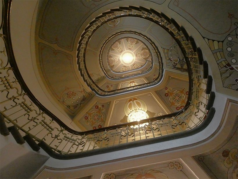 コンスタンティーンス・ペークシェーンスが設計した「アール・ヌーヴォー博物館」の螺旋階段。