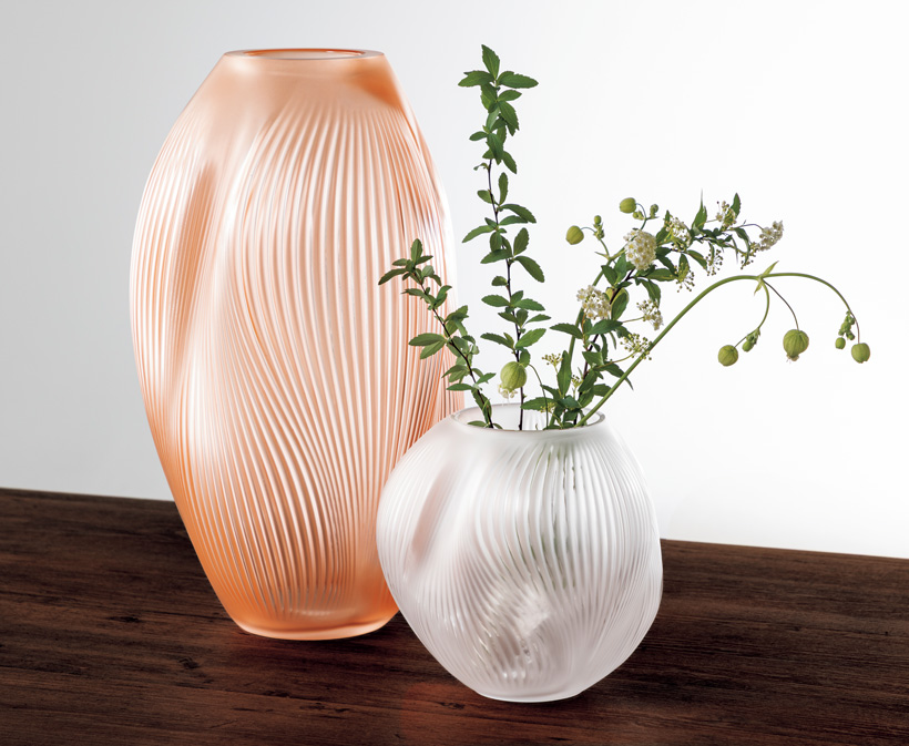 ラリック」より、有機的な曲線美が魅力の花器が新登場 | 家庭画報.com