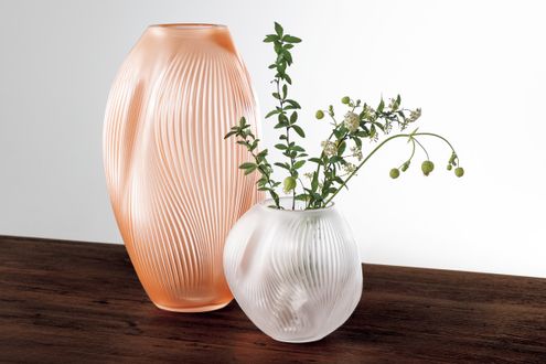 「ラリック」より、有機的な曲線美が魅力の花器が新登場