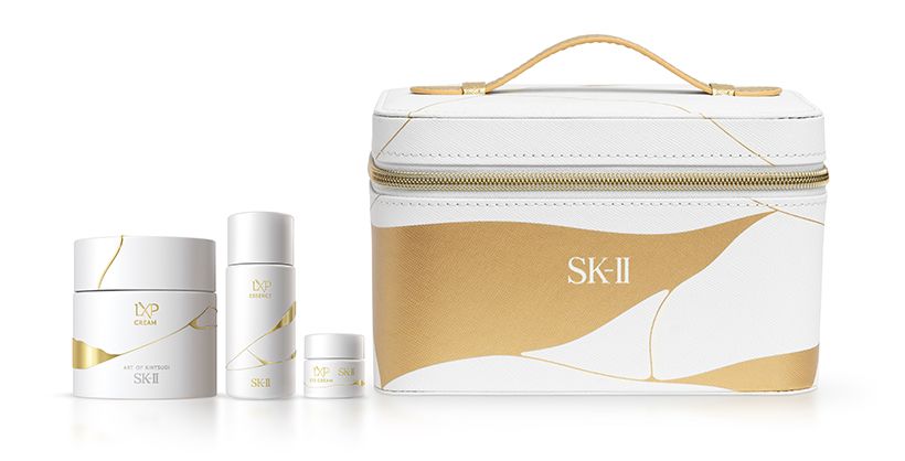 内容:LXP 金継ぎ クリーム 50g、LXP 金継ぎ エッセンス 30ml 、LXP 金継ぎ アイクリーム 3g、ポーチ(数量限定) 6万8200円(編集部調べ)