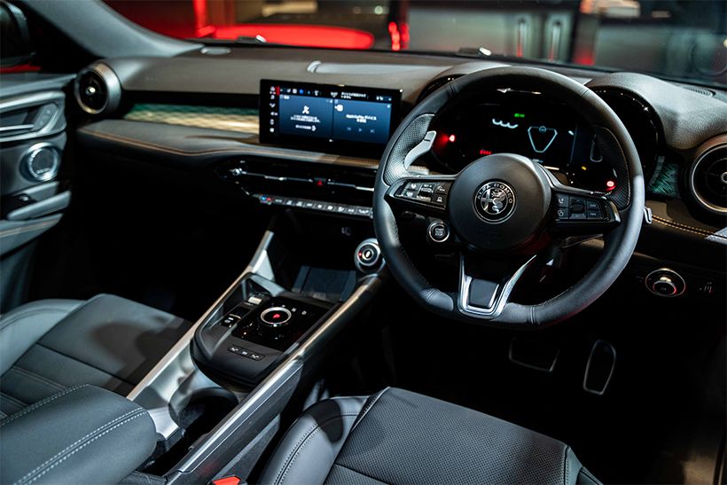 ドライバー目線でデザインされた、スタイリッシュなインテリア