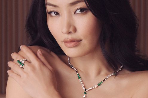 アンナ・サワイさん、カルティエのハイエンド クリエイションの輝きを纏って、ガラ ディナーに登場