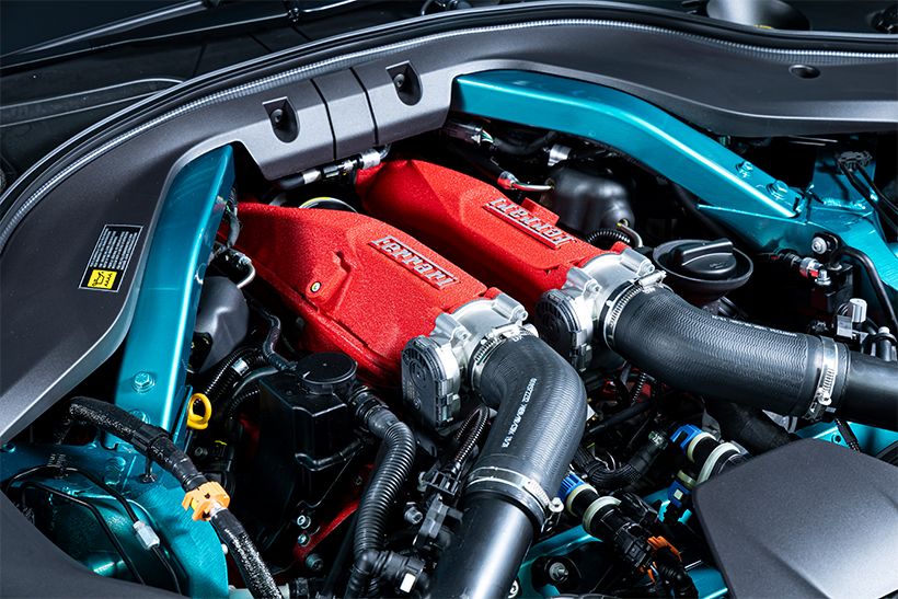 640cvツインターボV8エンジン