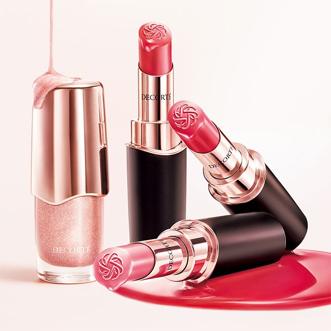 華やかなルージュと、肌に上品な輝きを添えるネイルラッカーが登場