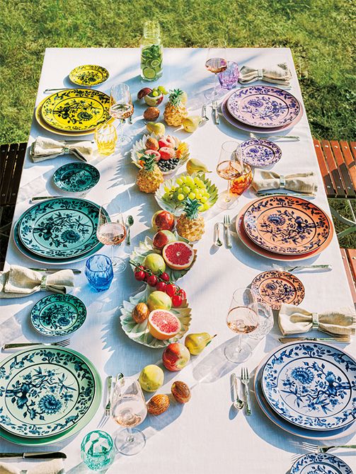 伝統の美意識と革新的な感性が調和した、洗練されたテーブルウェア