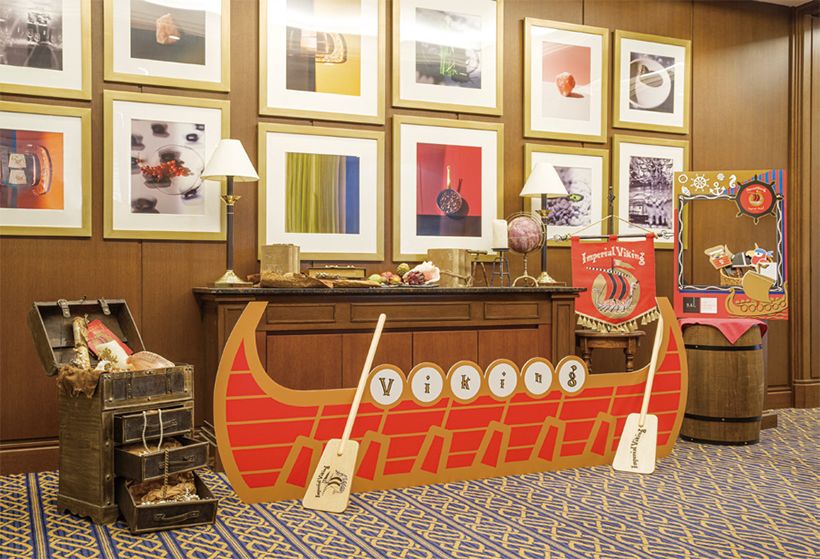 店 内にはバイキング気分を盛り上げるアイテムも飾られています。