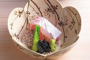京都「かはづ」だしや食材が導く新鋭の和食を洗練の空間で