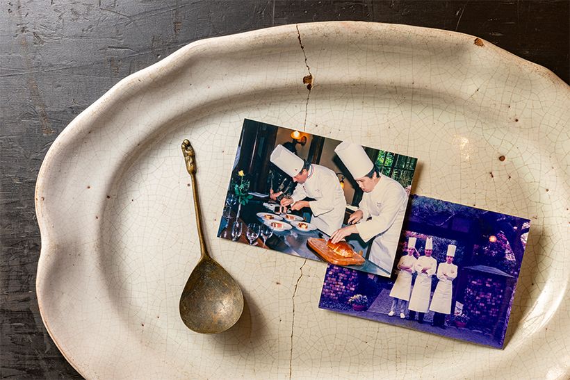 中央は、ロジェ・ジャルー氏の初来日イベントの際のスナップ。右が正伸さん、左がジャルーさん。右は、八王子うかい亭前での記念写真。