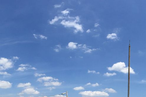 雲は上昇気流の道しるべ。エンジンのないグライダーが空を飛べる理由