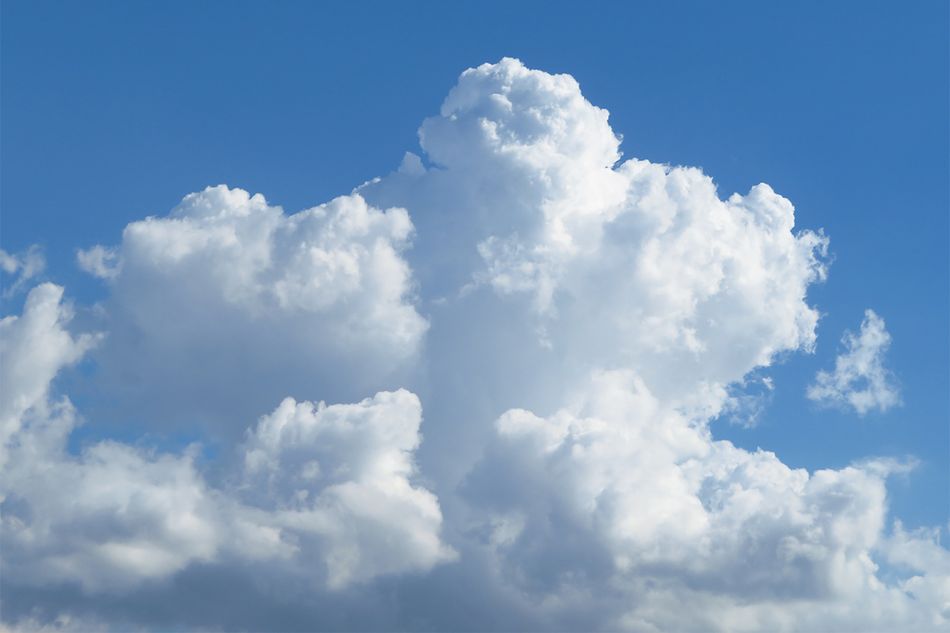 座ったり立ったりする雲がある？　空を見上げるのが楽しくなる雲の見分け方