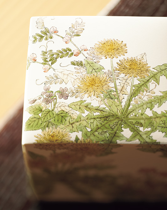世界が注目する気鋭のうつわ作家・竹内瑠璃さん。命の息吹を繊細な筆致