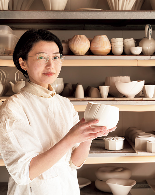 うつわ作家・生嶋花さんの、瑞々しく凜々しい白磁 | 家庭画報.com