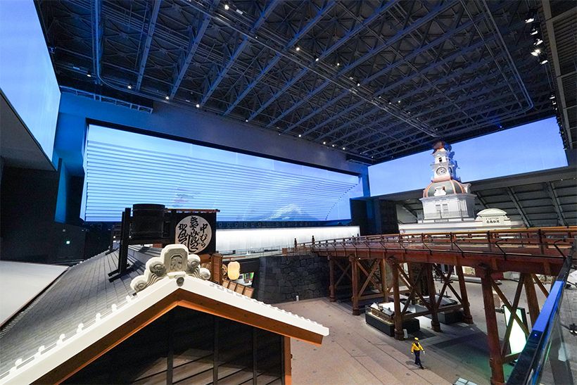 6階の常設展示室には大型スクリーンを配置