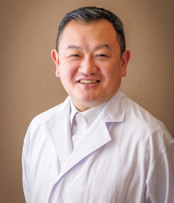 奥田さん監修の日本料理を取り巻く文化を応援する書籍『和の美 食の美 温故知新』Vol.4では、現代陶芸を特集。若き作家たちを鼓舞する存在でもある。