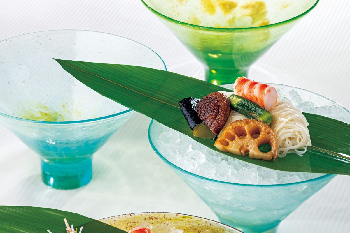 陶芸界を牽引する作家たちとも刺激し合う。「銀座 小十」の奥田 透さんが心惹かれる器