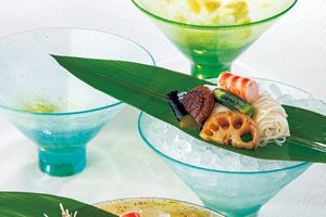 陶芸界を牽引する作家たちとも刺激し合う。「銀座 小十」の奥田 透さんが心惹かれる器