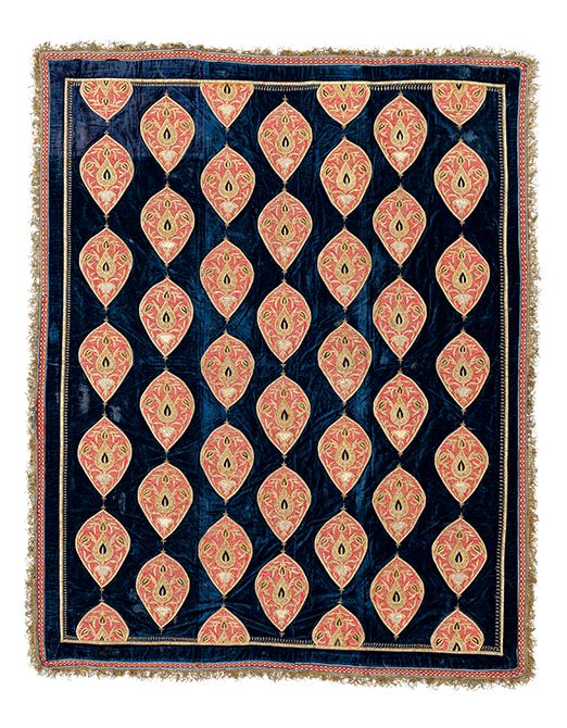 制作地：ブハラ（現ウズベキスタン）1910年頃　絹ベルベット地に金銀糸刺繡、木綿布