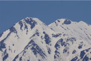 雪解けが進むと現れる「雪形」は大きく分けて2種類。写真の雪形、どんな形が見えますか？