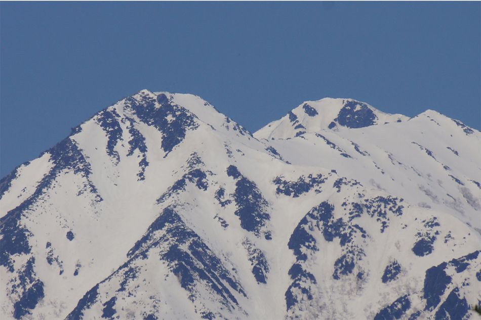 雪解けが進むと現れる「雪形」は大きく分けて2種類。写真の雪形、どんな形が見えますか？