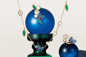 心躍る色彩をまとう ～Van Cleef & Arpels（ヴァン クリーフ＆アーペル）