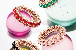 ハードストーンのビーズがシャープな魅力を引きたてる「クラッシュ ドゥ カルティエ」コレクション