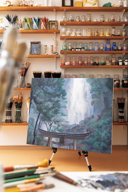 塩谷 亮さんのアトリエで制作中の今回の展覧会のための新作「結─Nachi─」（油彩、板）。瀧と人のかかわりに目を向けている。