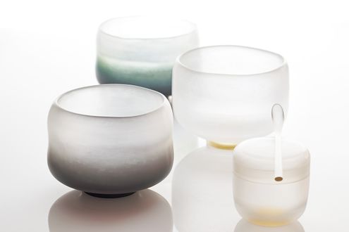 うつわ作家・俵藤ひでとさん　アクリルを削り出した光の茶碗