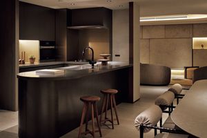 行き止まりのない回遊動線が奥行きと広がりをもたらす。余白と間を生かす設計も特徴【豪邸マンション新潮流】