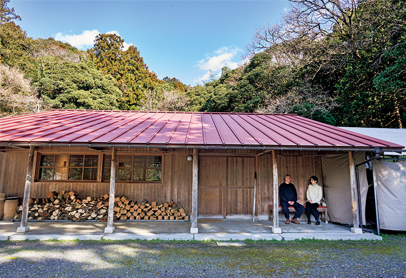うつわ作家・岩佐昌昭さん 「侘び寂び」の風情が漂う陶胎漆器たち