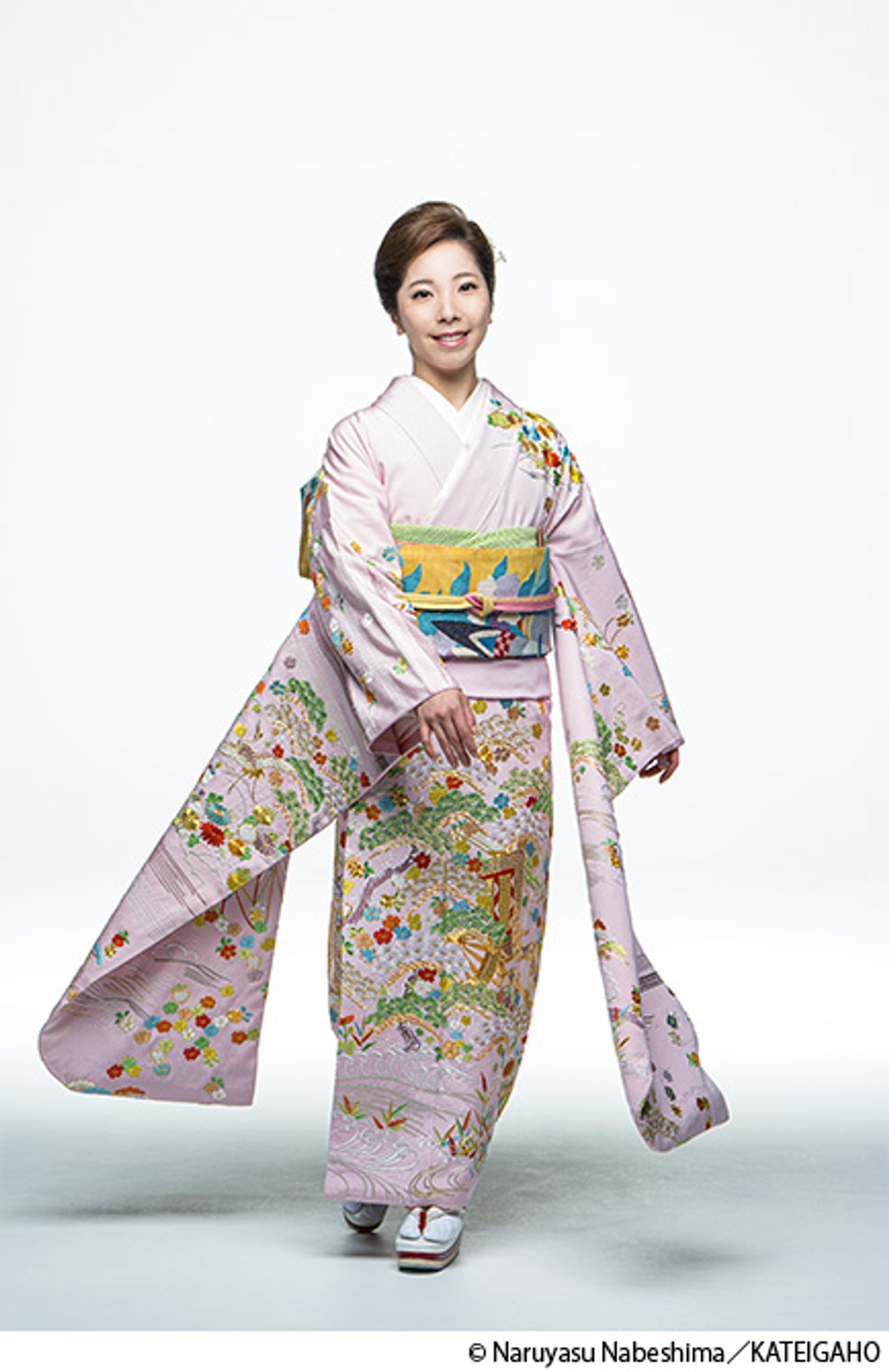 三浦璃来さん。きもの・帯／きもの百科イトカワ 帯揚げ・ 帯締め・履物／和小物さくら