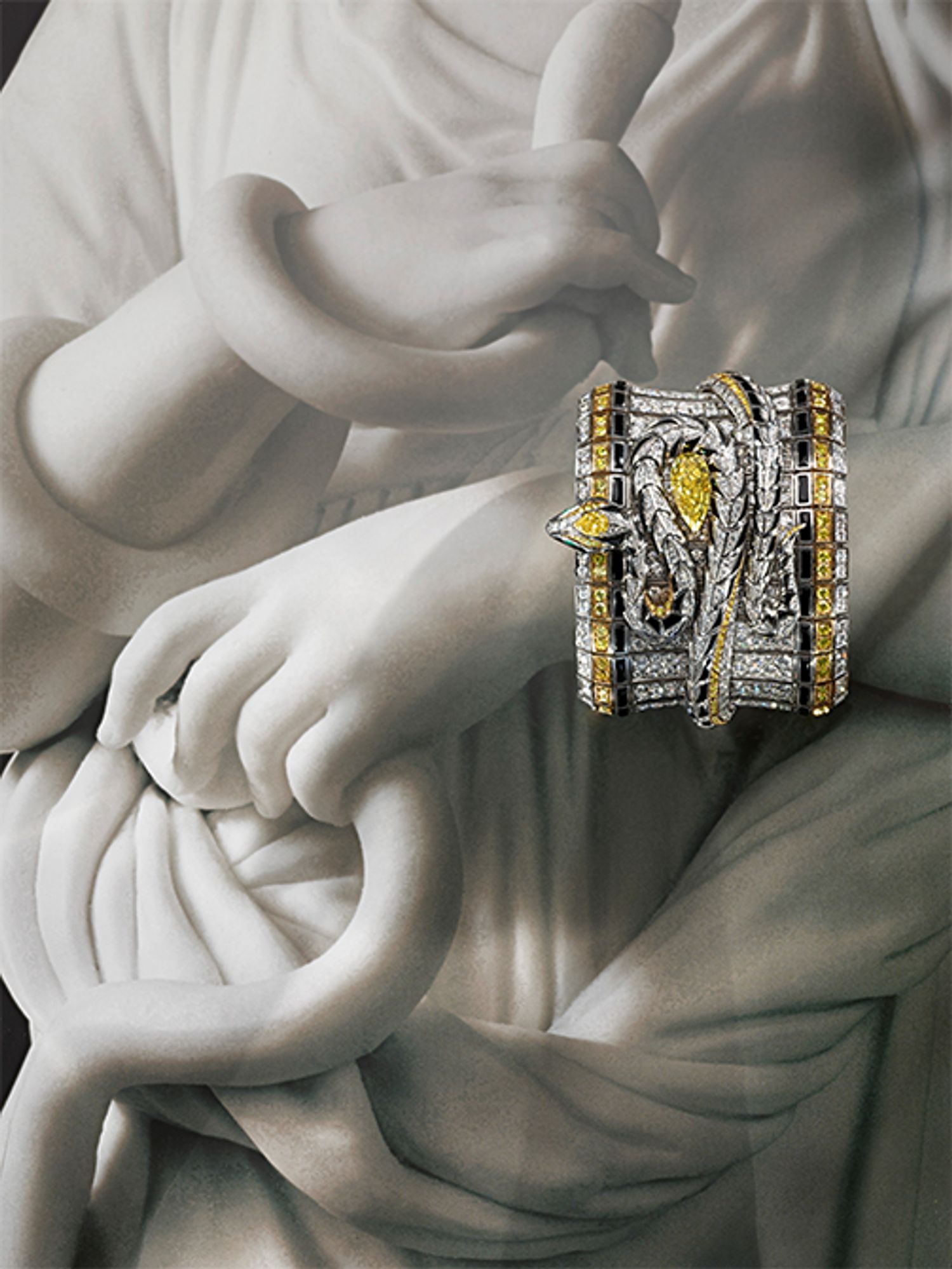 「セルペンティ スピーラ カフ」©BVLGARI