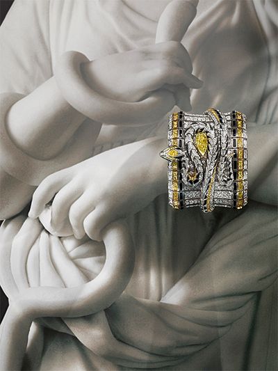 「セルペンティ スピーラ カフ」©BVLGARI